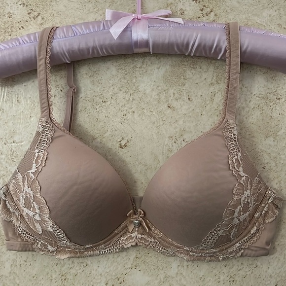 Victoria’s Secret Body By Victoria Wire Free Bra size 34C - Picture 1 of 8